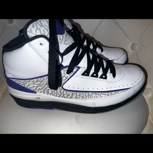 Jordan 2’s size 9 men